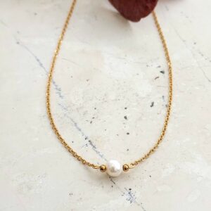 Shiny Pearl Necklace