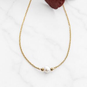 Shiny Pearl Necklace
